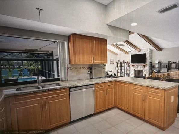 8180 NW 51st Pl, Coral Springs FL 33067