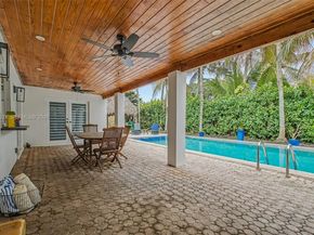 8600 SW 162nd St, Palmetto Bay FL 33157