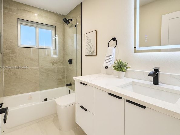 3801 NE 16th Ter, Oakland Park FL 33334