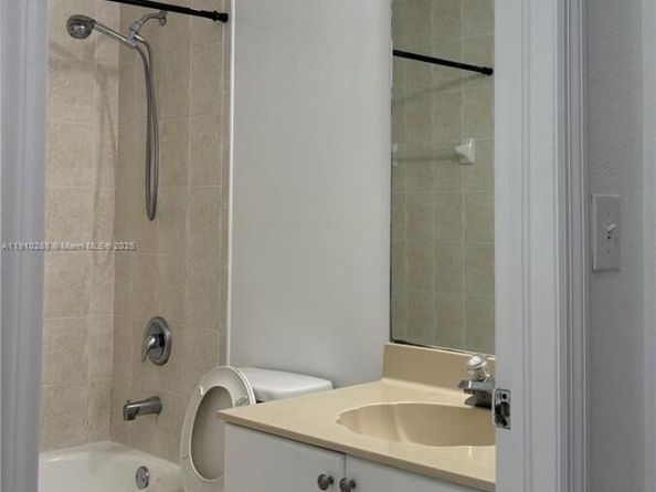 17710 NW 73rd Ave 20220, Hialeah FL 33015