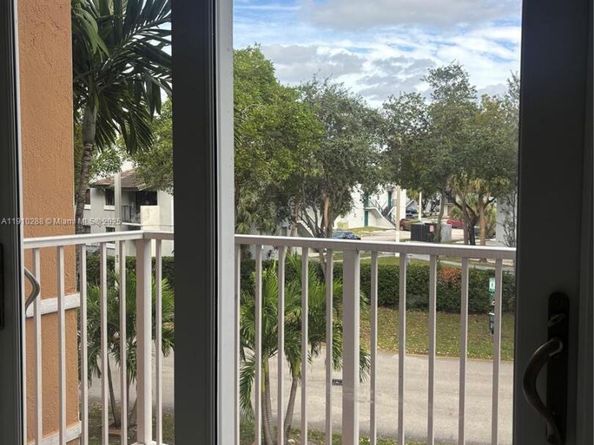 17710 NW 73rd Ave 20220, Hialeah FL 33015