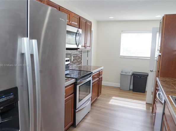 2405 NW 54th St, Tamarac FL 33309