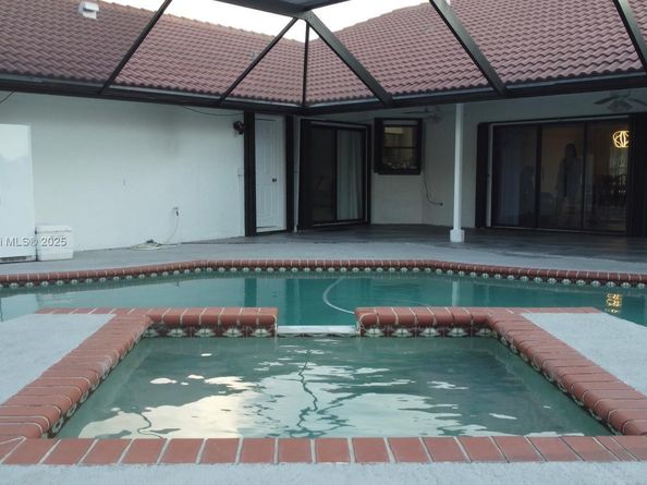 1550 SW 52nd Ter, Plantation FL 33317