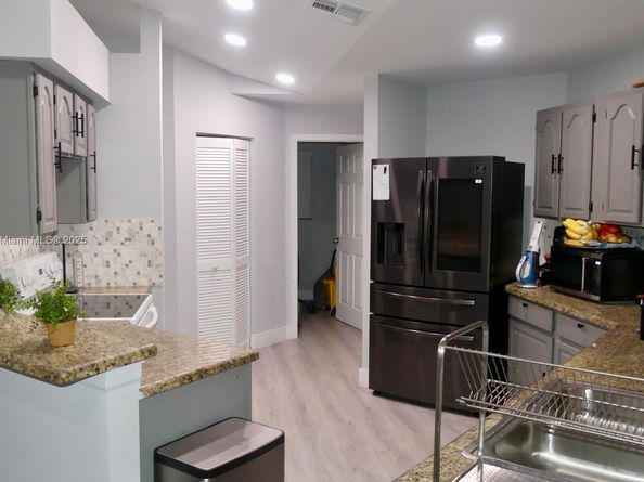 1550 SW 52nd Ter, Plantation FL 33317