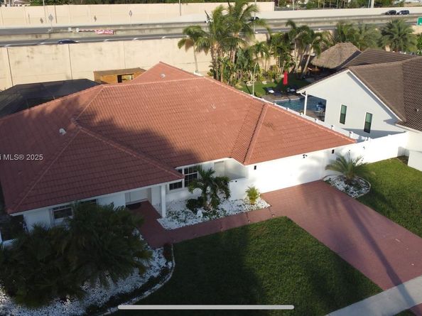 1550 SW 52nd Ter, Plantation FL 33317