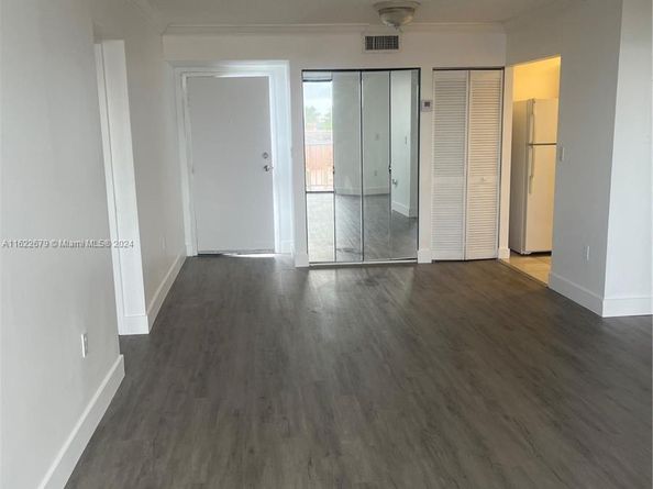 8251 NW 8th St 418, Miami FL 33126