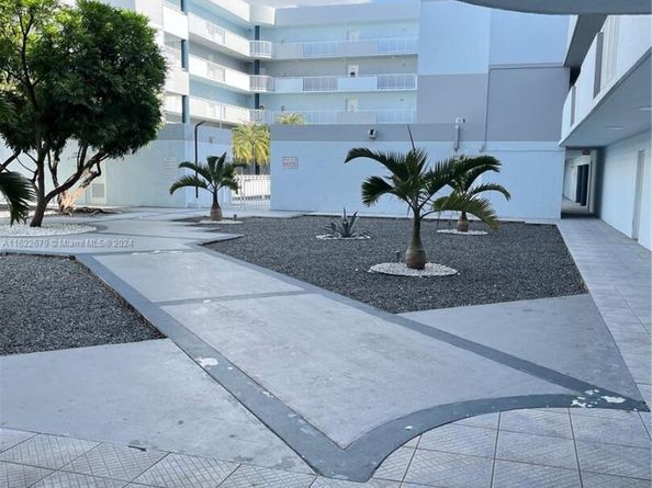 8251 NW 8th St 418, Miami FL 33126