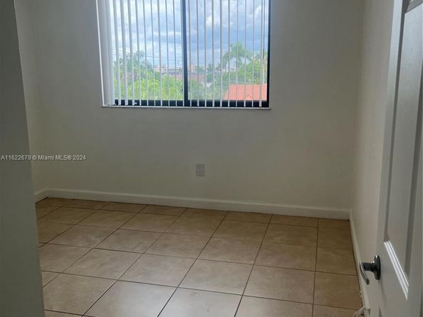 8251 NW 8th St 418, Miami FL 33126