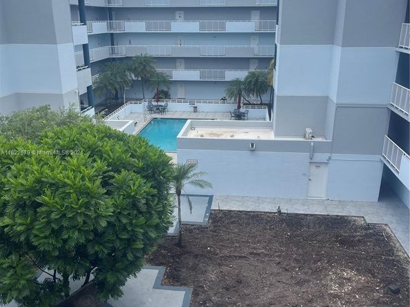 8251 NW 8th St 418, Miami FL 33126