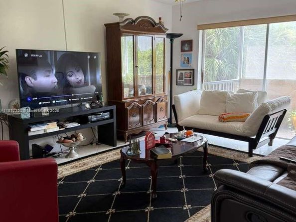 1200 Tallwood Ave 305, Hollywood FL 33021
