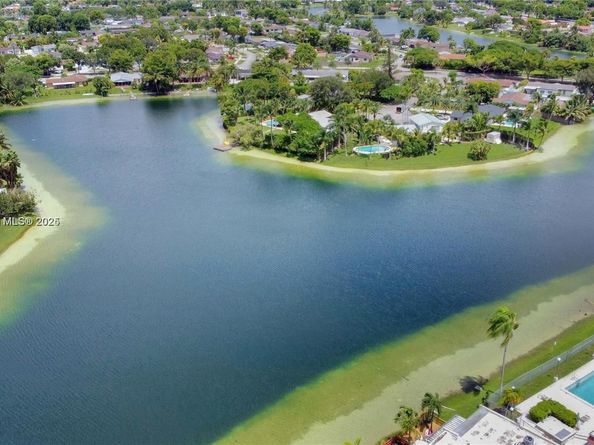 13935 SW 84th St 905, Miami FL 33183