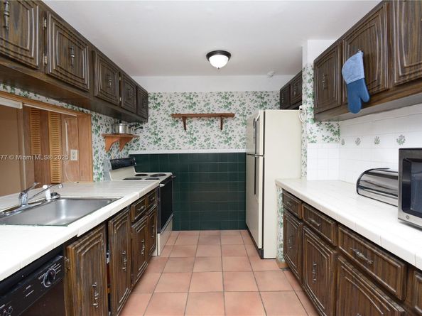 13935 SW 84th St 905, Miami FL 33183
