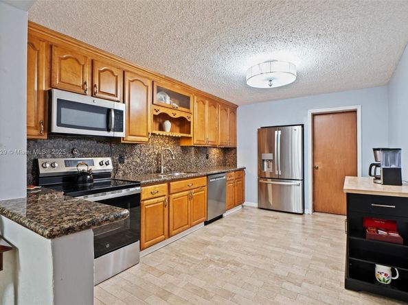 5614 Hope St, Hollywood FL 33021