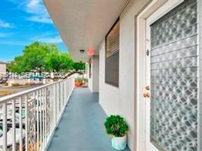 1532 Whitehall Dr 202, Davie FL 33324