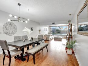 1532 Whitehall Dr 202, Davie FL 33324