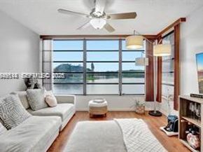 1532 Whitehall Dr 202, Davie FL 33324