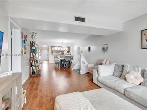 1532 Whitehall Dr 202, Davie FL 33324