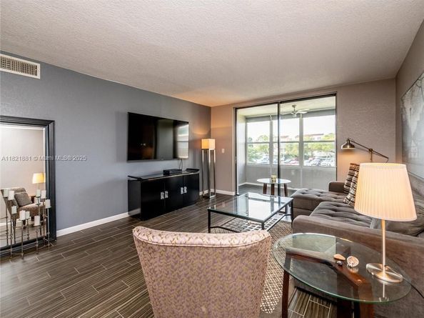 2860 Somerset Dr 210K, Lauderdale Lakes FL 33311