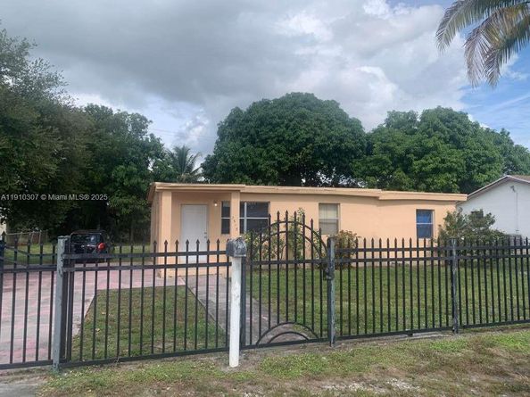 3515 NW 213th St, Miami Gardens FL 33056