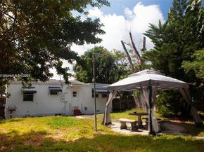 1821 Harding St, Hollywood FL 33020