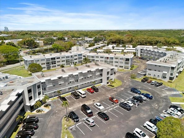 2200 Park Ln 306, Hollywood FL 33021