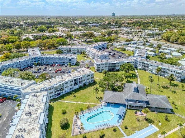 2200 Park Ln 306, Hollywood FL 33021