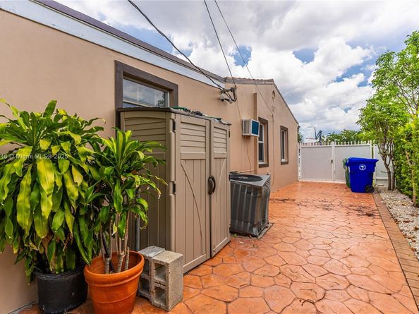 6830 SW 5th Ter, Miami FL 33144