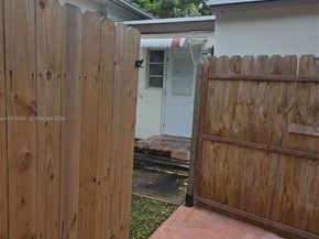 2725 SW 82nd Ave, Miami FL 33155