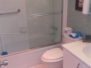 1400 Saint Charles Pl L4, Pembroke Pines FL 33026