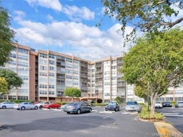 1400 Saint Charles Pl L4, Pembroke Pines FL 33026