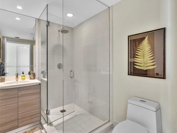 121 NE 34th St 2208, Miami FL 33137