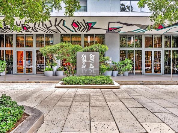 121 NE 34th St 2208, Miami FL 33137
