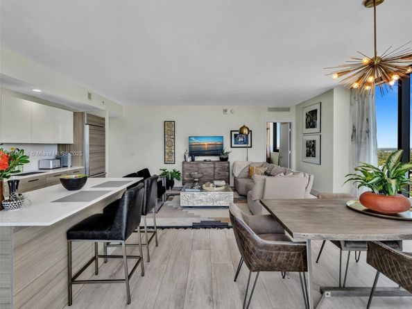 121 NE 34th St 2208, Miami FL 33137