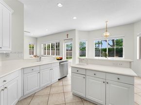 6914 NW 113th Pl, Doral FL 33178