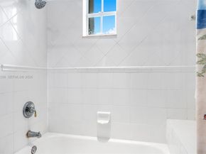 6914 NW 113th Pl, Doral FL 33178