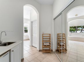 6914 NW 113th Pl, Doral FL 33178