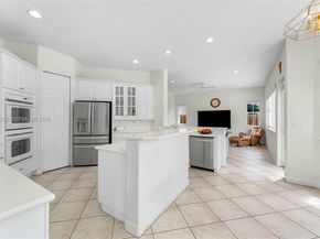 6914 NW 113th Pl, Doral FL 33178