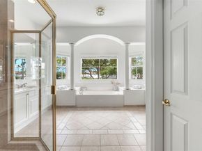 6914 NW 113th Pl, Doral FL 33178