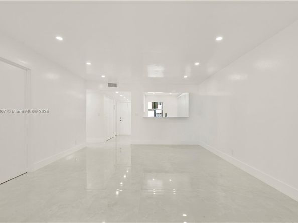 8320 Sands Point Blvd M107, Tamarac FL 33321