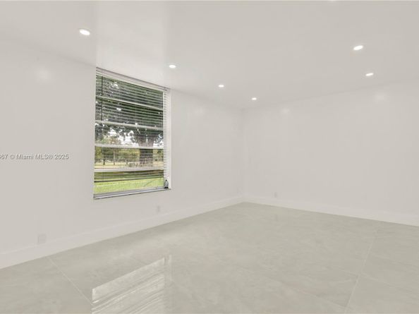 8320 Sands Point Blvd M107, Tamarac FL 33321