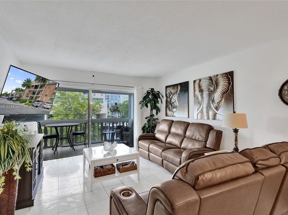 450 Paradise Isle Blvd 201, Hallandale Beach FL 33009