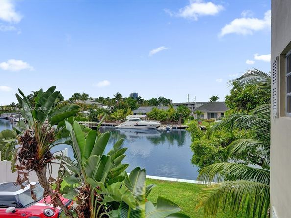 450 Paradise Isle Blvd 201, Hallandale Beach FL 33009