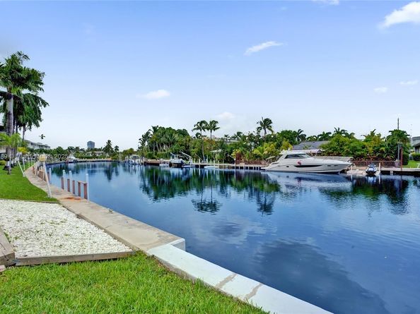 450 Paradise Isle Blvd 201, Hallandale Beach FL 33009