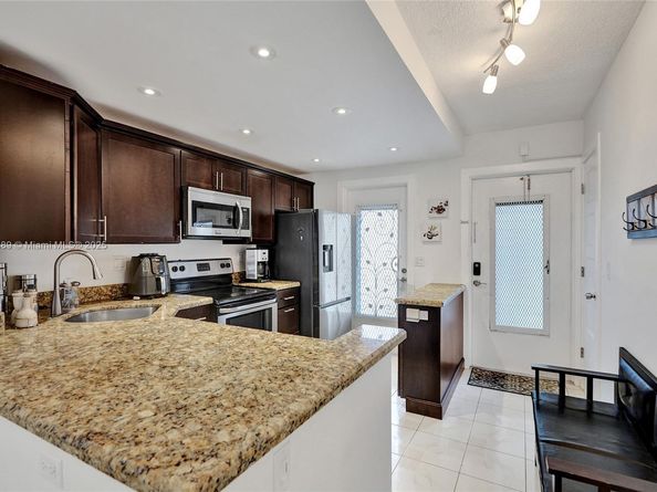 450 Paradise Isle Blvd 201, Hallandale Beach FL 33009
