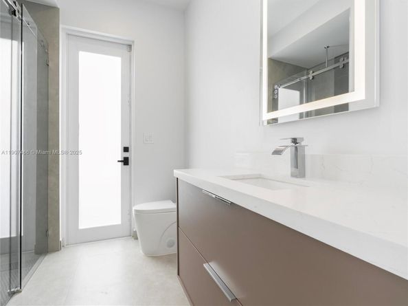 1705 SW 23rd St, Fort Lauderdale FL 33315