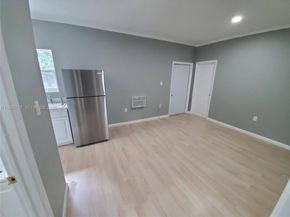 2425 NW 28th St, Miami FL 33142