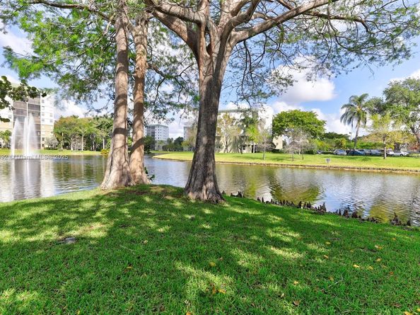 2206 S Cypress Bend Dr 301, Pompano Beach FL 33069