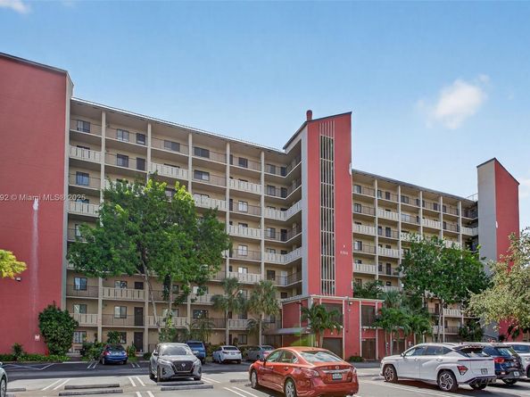 2206 S Cypress Bend Dr 301, Pompano Beach FL 33069