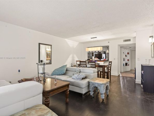 2206 S Cypress Bend Dr 301, Pompano Beach FL 33069