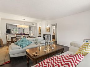 2206 S Cypress Bend Dr 301, Pompano Beach FL 33069